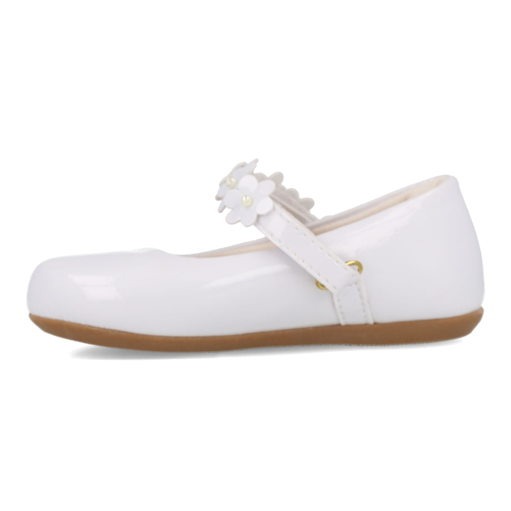 Sapatilha infantil branca vista lateral esquerda com tira floral e detalhe metálico dourado, acabamento verniz sintético brilhante.